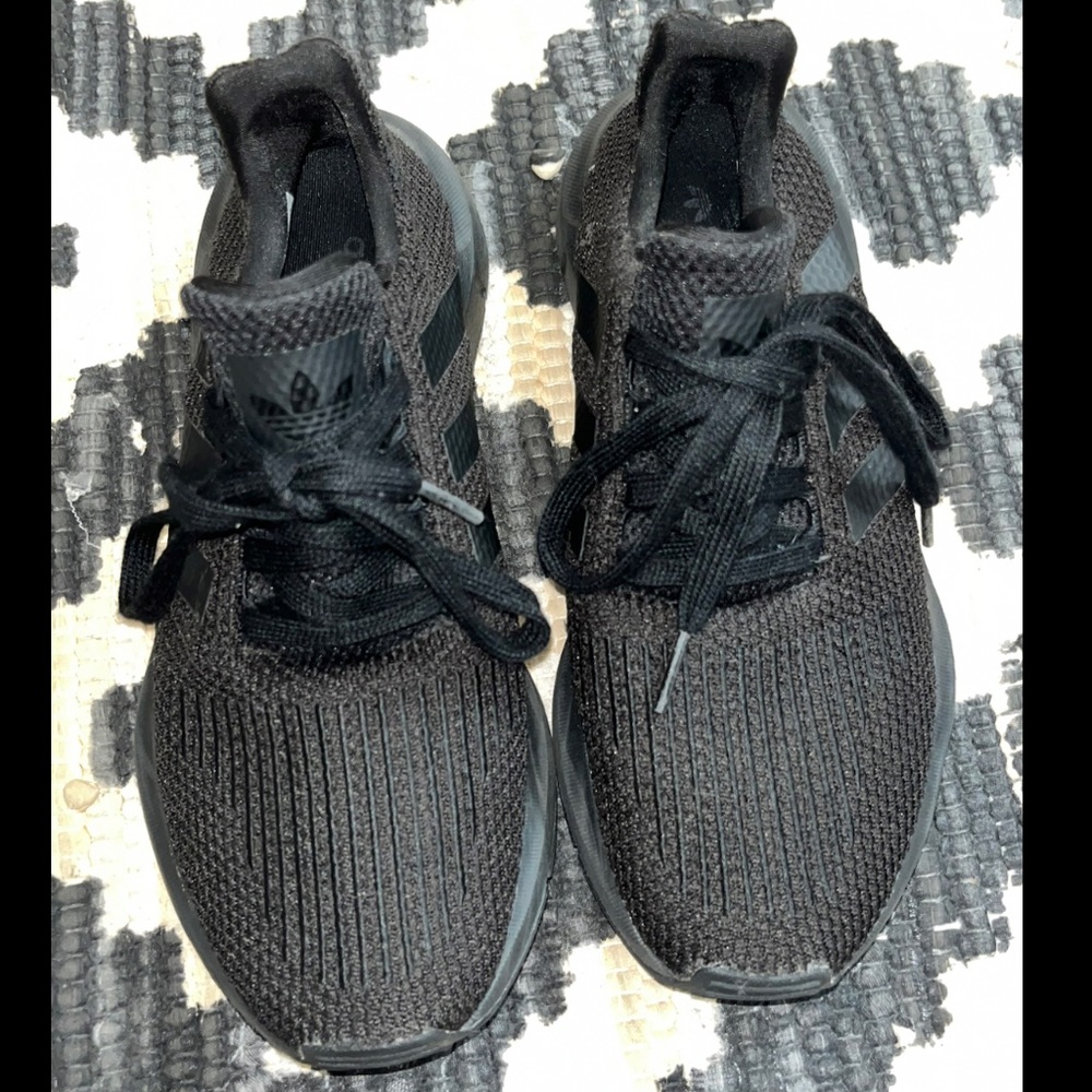 All black adidas women/men size 6